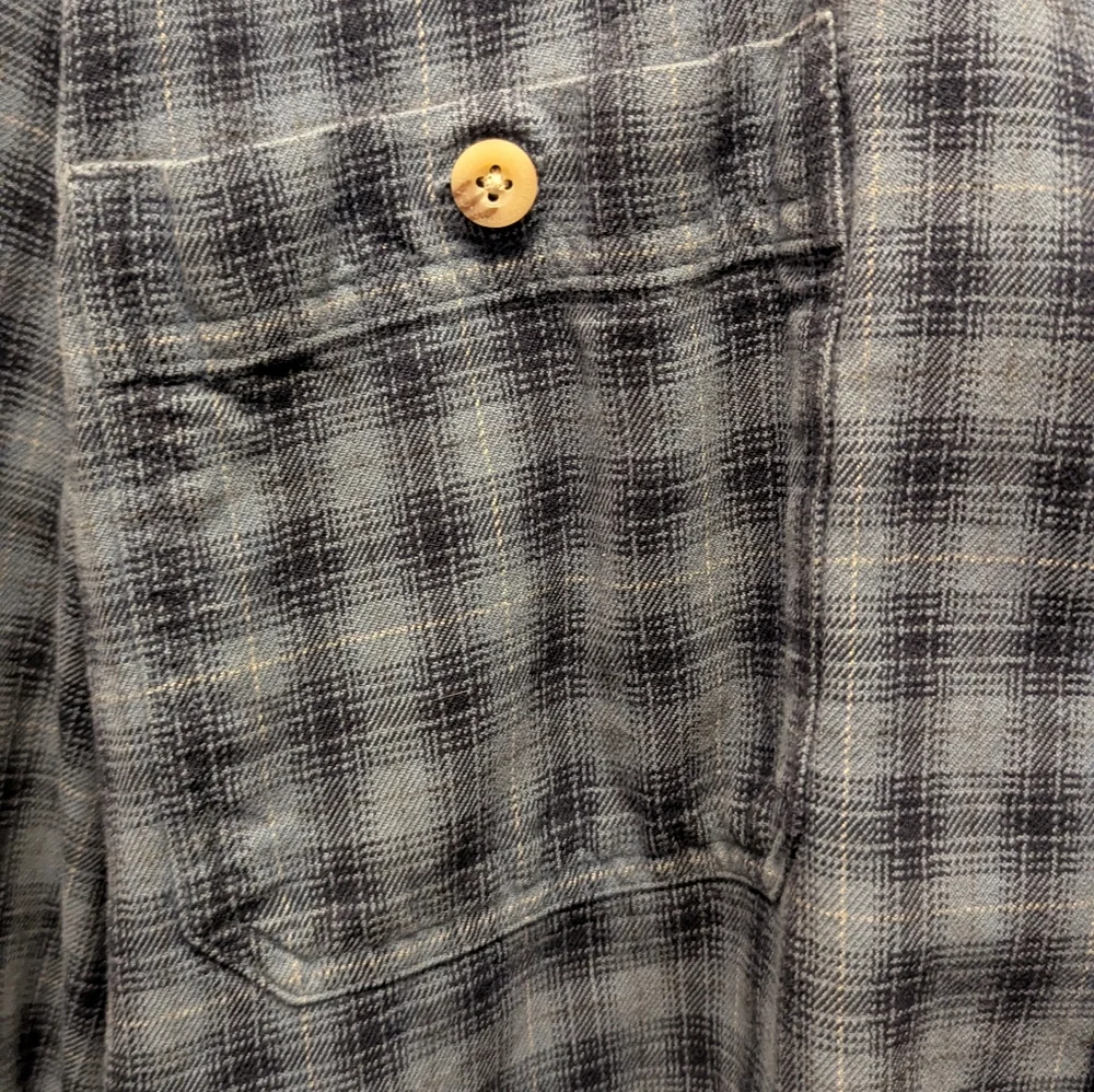 Carhartt Flannel - Picture 3 of 4